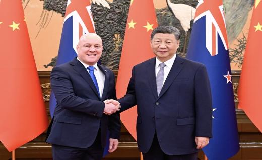 习近平会见新西兰总理拉克森