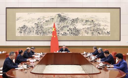 李强主持国务院第十九次专题学习
